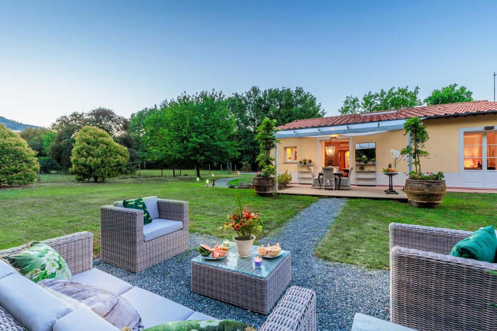 Villa Bassotta, A Charming Cottage Lucca Luaran gambar