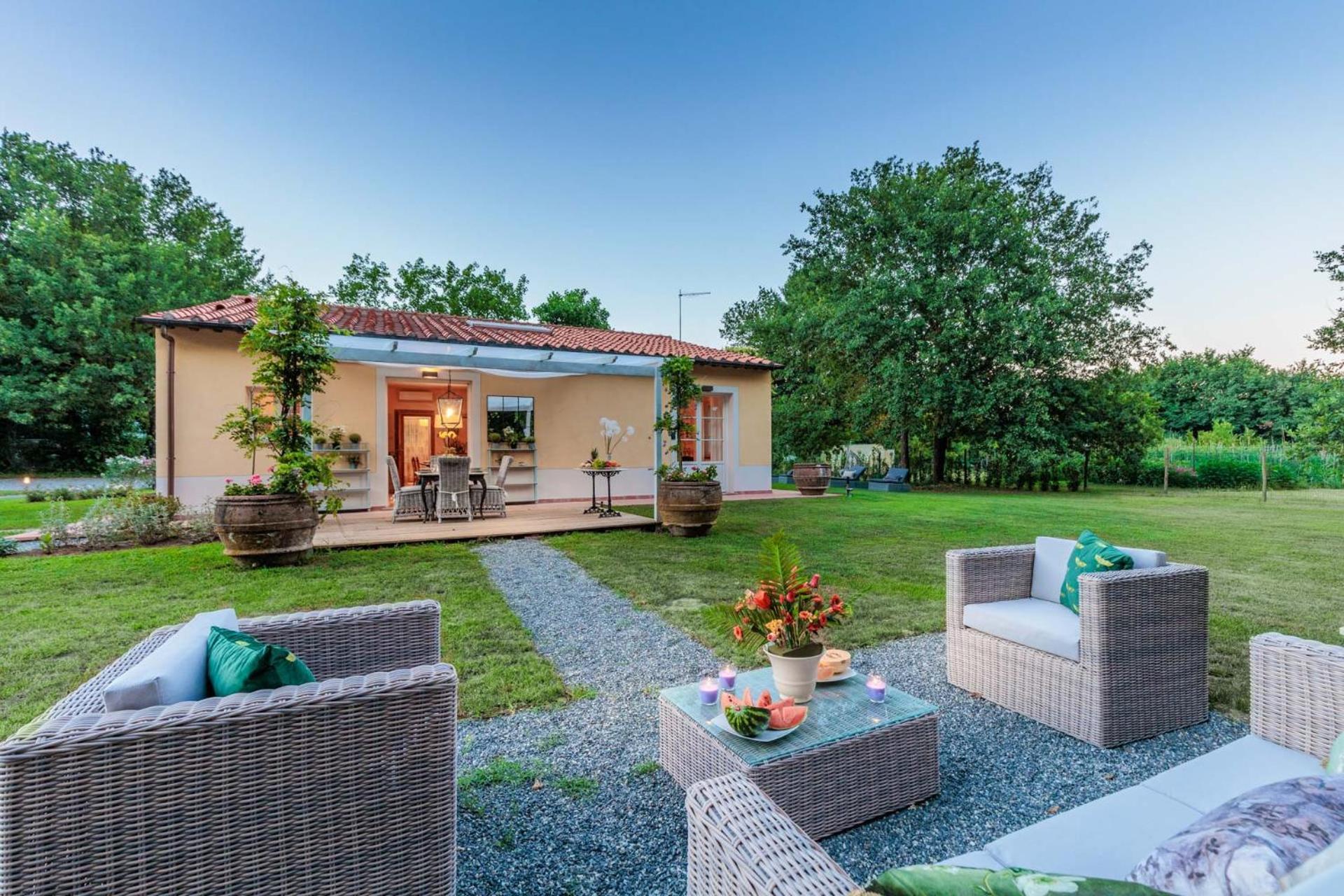 Villa Bassotta, A Charming Cottage Lucca Luaran gambar